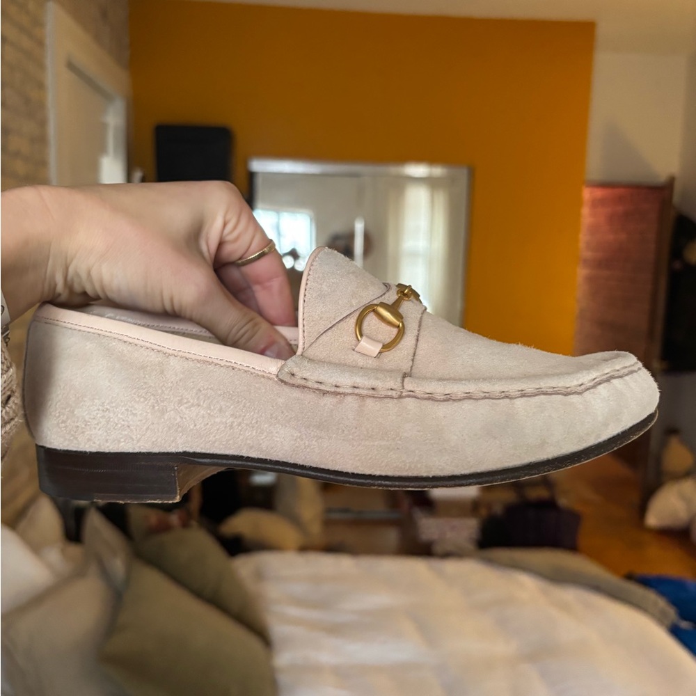 Gucci vintage pale pink Suede Loafers with Gold Horsebit Accent - Picture 6 of 9
